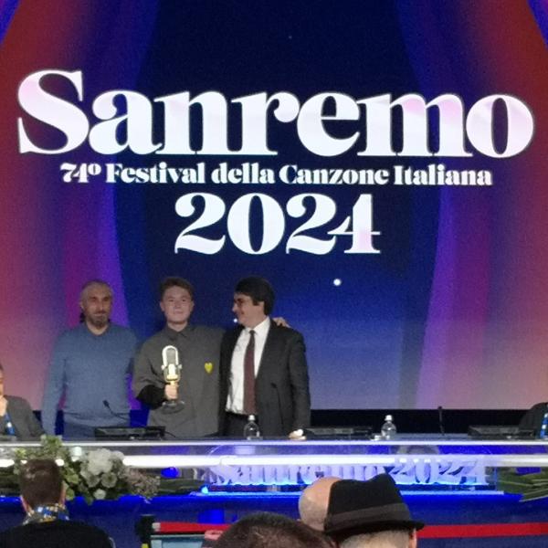 Alfa riceve il premio ASSOMUSICA